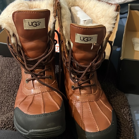 Ugg Event fabrics waterproof Boot with fuzz inside! Original box - Picture 9 of 10